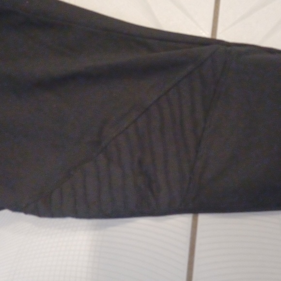 4/$60 Black Capri With Mesh Leggings - Size Medium - Picture 6 of 11